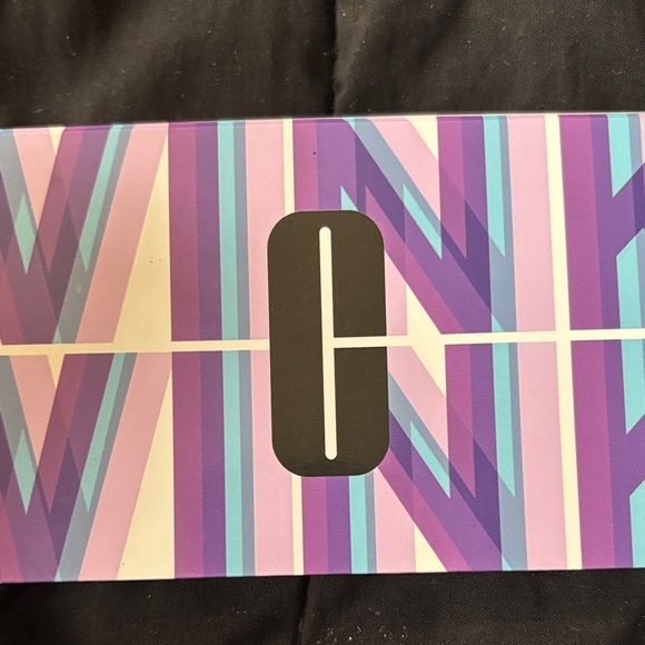 Clinique Limited Edition All About Shadow Palette - Picture 1 of 5